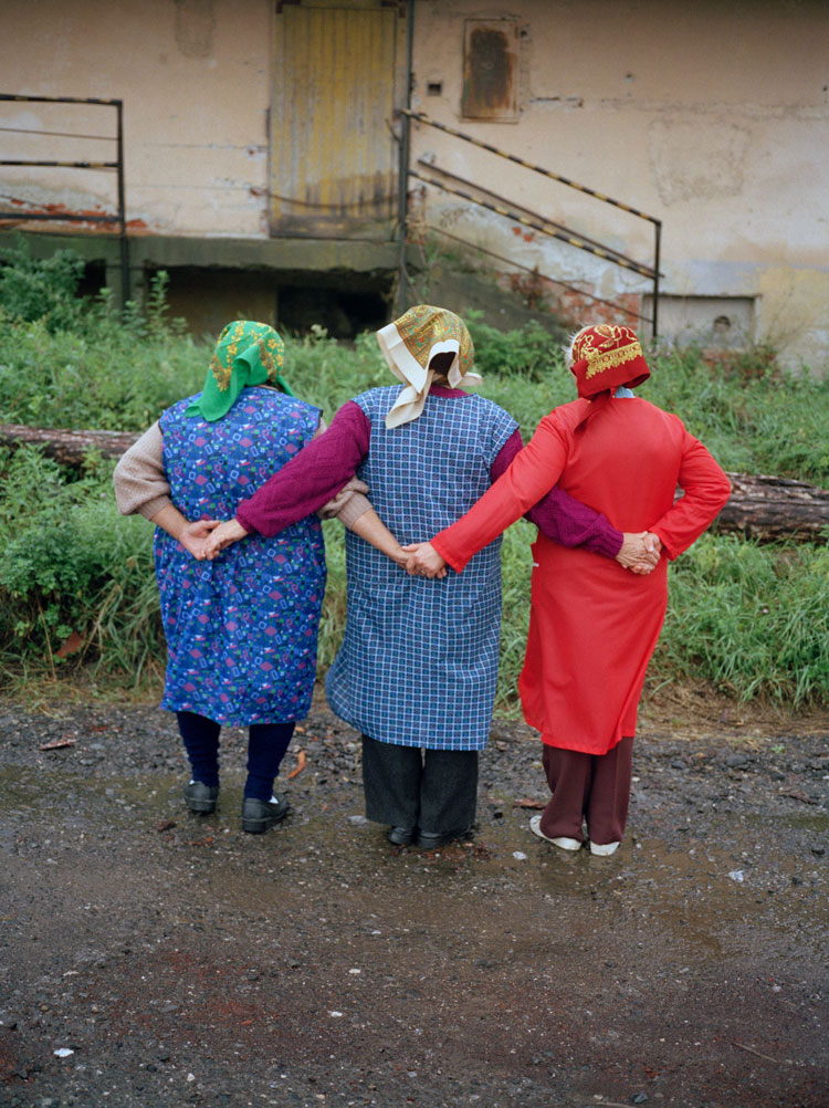 Lucia Nimcova, Unofficial: Milkmaids, 2007 © Courtesy of the artist