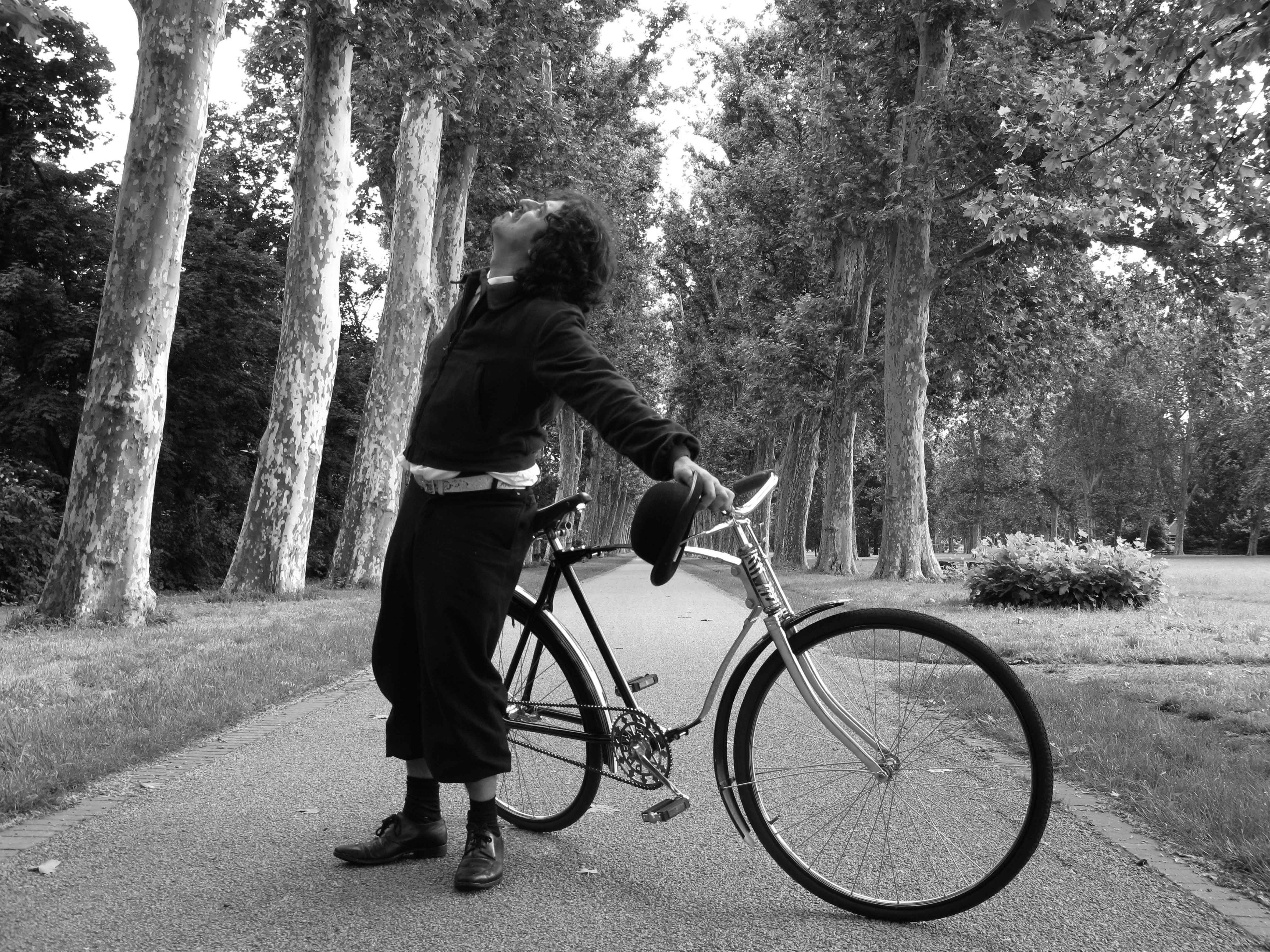 Ce qui roule – That which rolls – Early Forms of Rollin’ Rock, 2008, Photograph made during video production © Rainer Ganahl Ce qui roule – That which rolls – Early Forms of Rollin’ Rock, 2008, Photograph made during video production © Rainer Ganahl