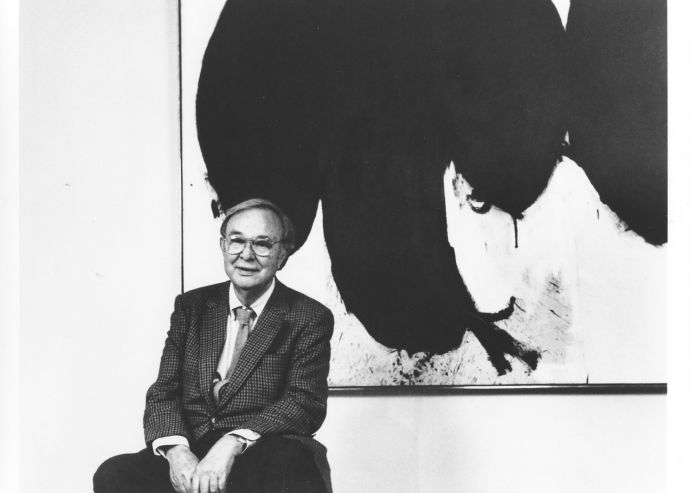 Robert Motherwell, in a 1986 photograph, seated in front of his painting Elegy to the Spanish Republic No. 70 from 1961. © Photograph by Renate Ponsold. Courtesy of the Dedalus Foundation Archives.