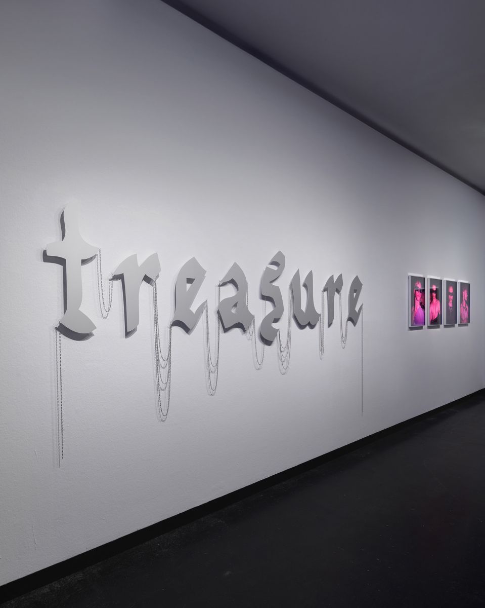 Ausstellungsansicht "Mario Kiesenhofer – Treasure", tresor, Kunstforum Wien © Mario Kiesenhofer