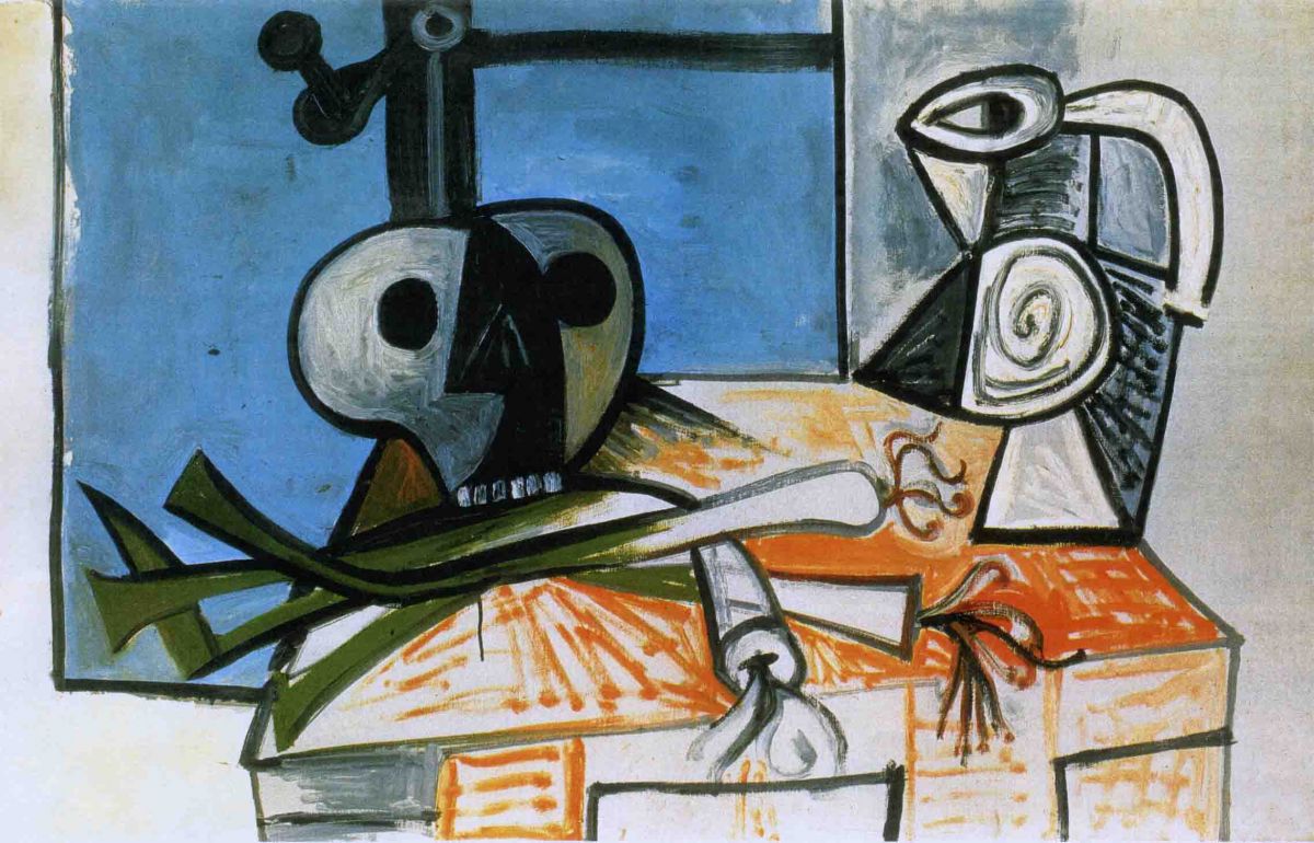 Pablo Picasso, Stillleben mit Totenkopf, Porree und Kanne vor einem Fenster, 1945 © Privatbesitz