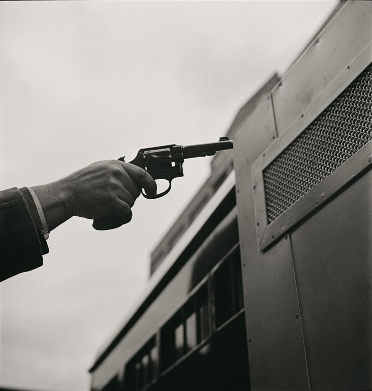 Stanley Kubrick, Paddy Wagon - Pistole, die für die Produktion der Fernsehshow Paddy Wagon verwendet wurde, 1948. Courtesy Museum of the City of New York, Geschenk von Cowles Communications, Inc. © SK Film Archives, LLC